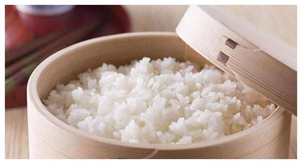 蒸米饭 直接加冷水是 外行 加对水 米饭又香又软 粒粒分明 财经头条