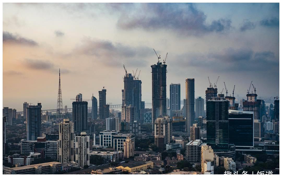 高楼林立的印度最大城市孟买这样的城市建设你觉得比上海差吗