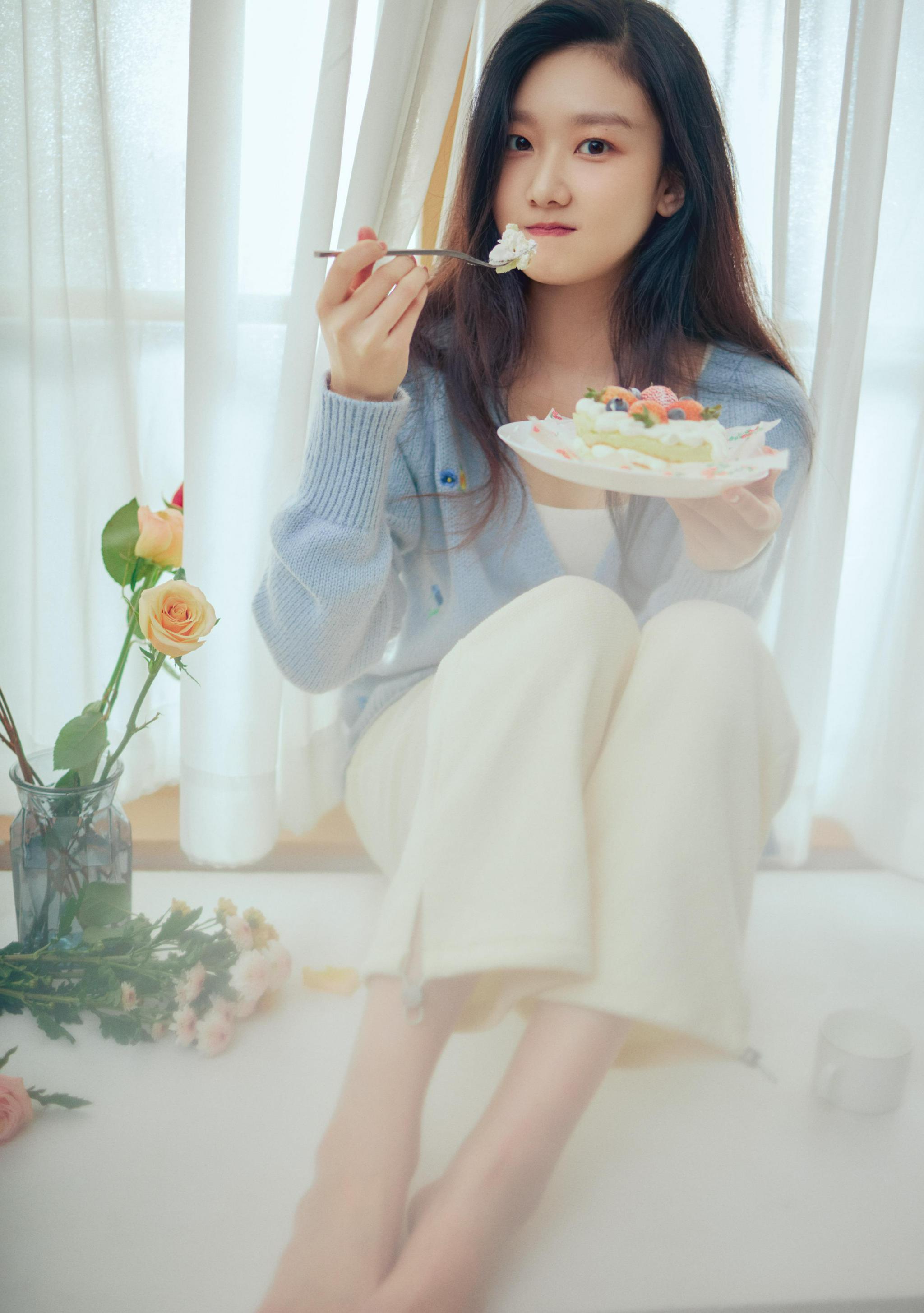 袁雨萱居家暖阳大片曝光清新甜美将初冬氛围拉满