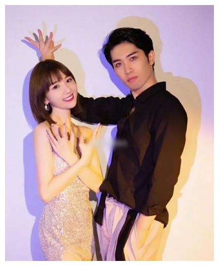 32岁毛晓彤分手原因曝光2段恋情耗费9年如今获三项奖项逆袭