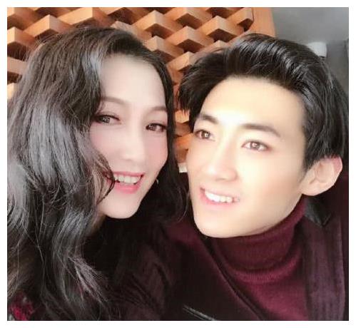 漂亮险被毁容,丈夫用632封情书追到手|幽谷恋歌|林芳兵|李凌_新浪新闻