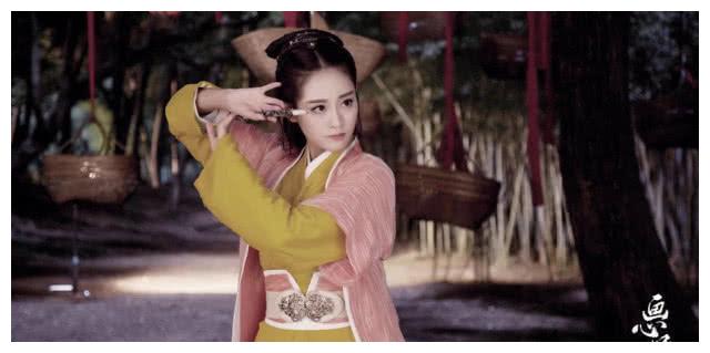 《三生三世枕上书》中,迪丽热巴也有自己施展法术用的手势