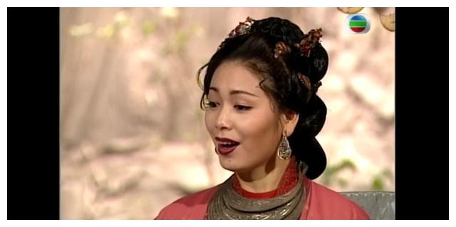 教主夫人,是美貌的,也有毒.两个人在一起有点违和吧.