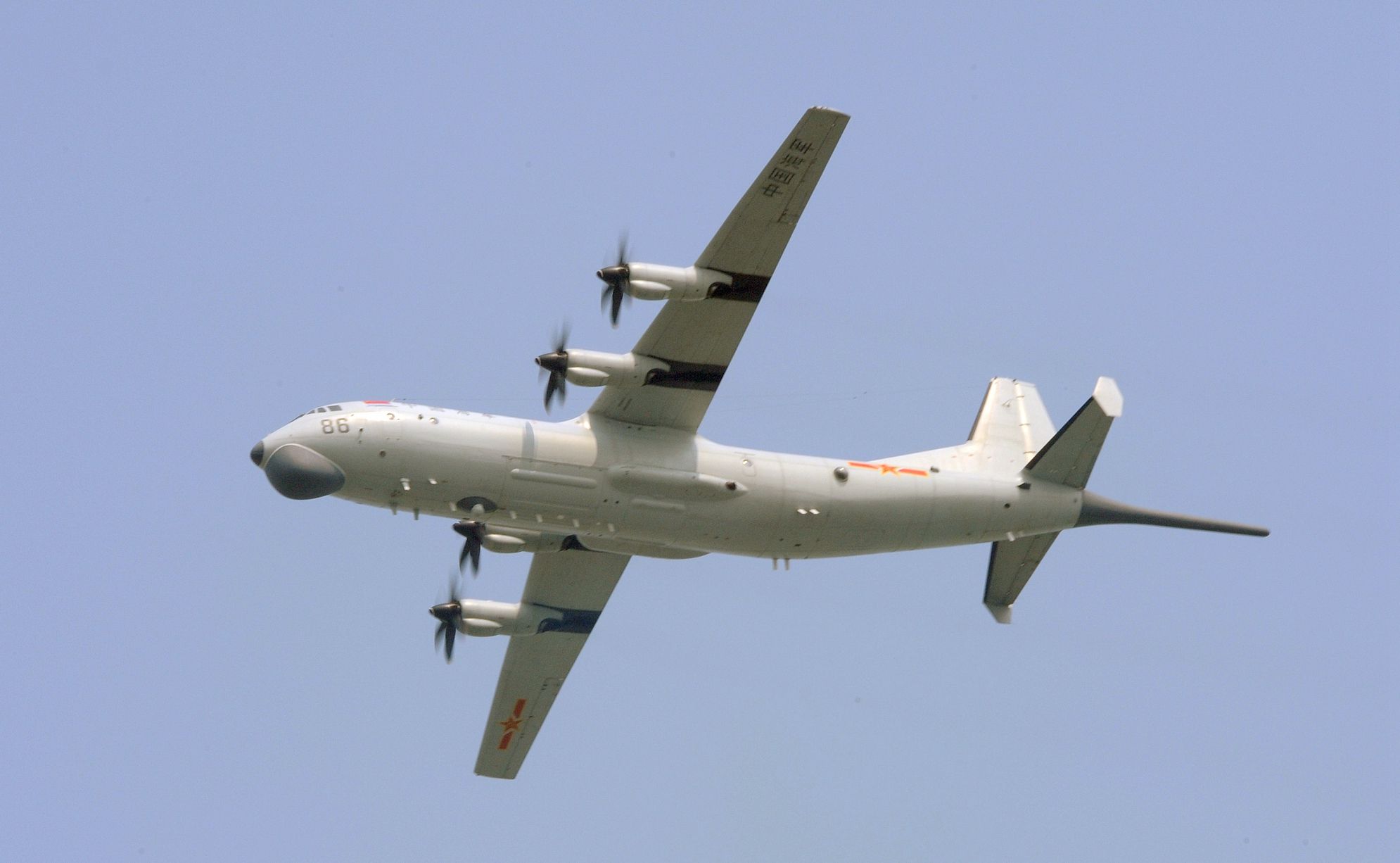 同一片海域运8q反潜机从不缺席是否发现什么