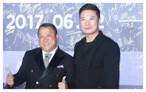 亲兄弟不同命:一个事业成功幸福8年,一个自毁前程儿子改名换姓