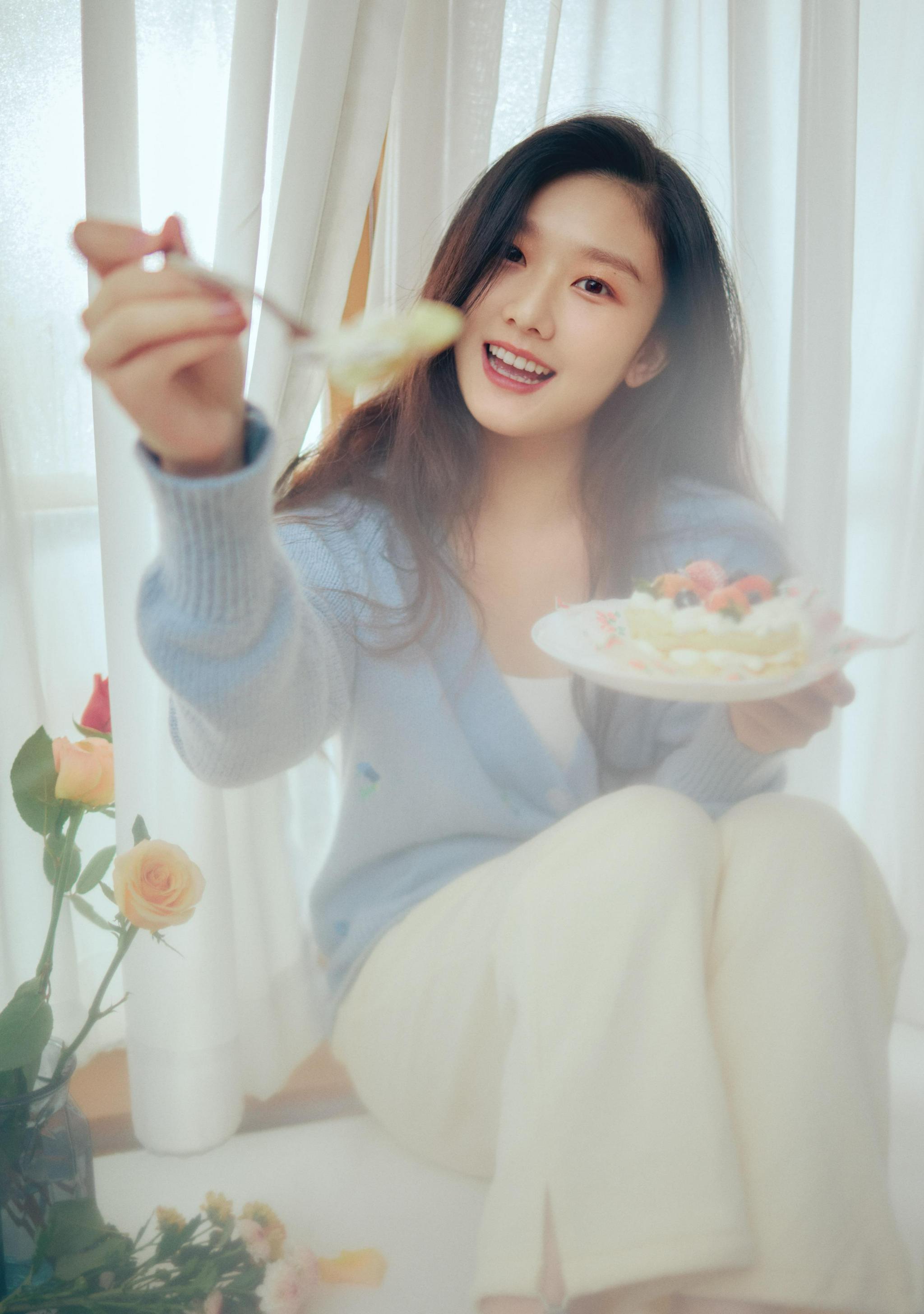 袁雨萱居家暖阳大片曝光清新甜美将初冬氛围拉满