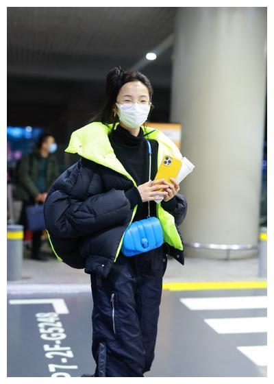 雎晓雯骨架纤细,脸比一般人至少要小上一圈,绝对称