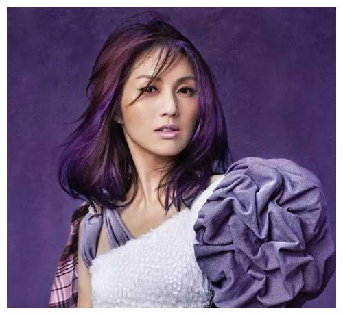 杨千嬅饰演的"春娇"也得到很多观众的共鸣,她本人的感情也比较坎坷