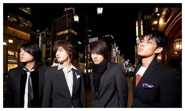 吴建豪晒照怀念f4 四人黑色西装加身帅气有型