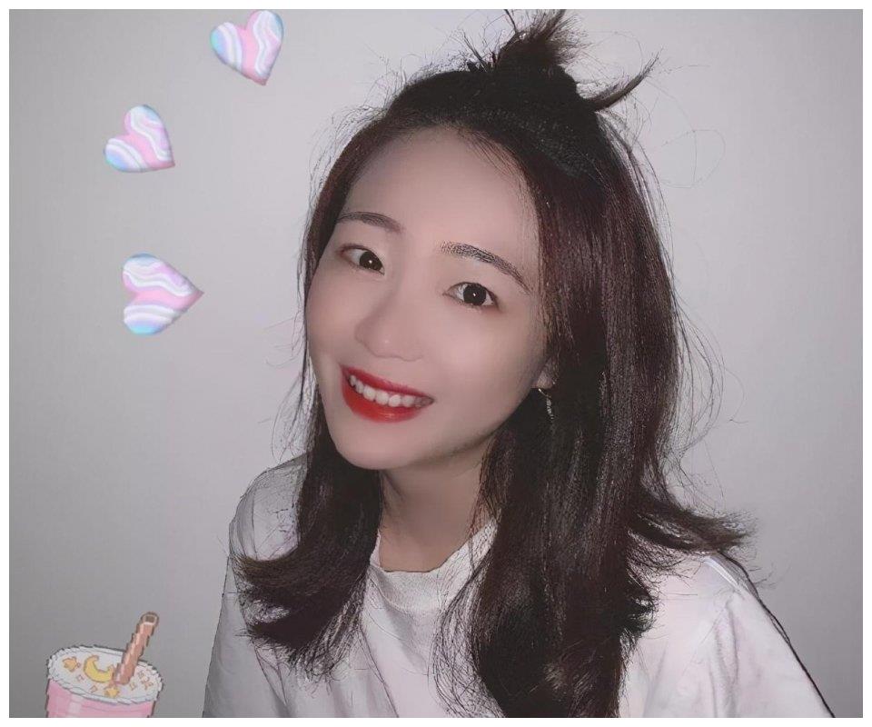 如今这么多年过去了,齐如意已经长大了,23岁的她出落成一个亭亭玉立的