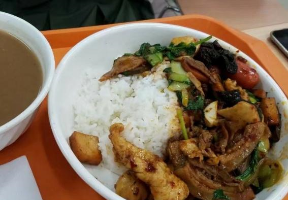 看了北大食堂的饭菜和价格，我无限后悔，为何高中没有好好学习？休闲区蓝鸢梦想 - Www.slyday.coM
