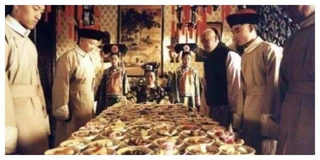 古代皇帝吃饭的时候，都有一个太监试菜，就不怕是慢性毒药吗？休闲区蓝鸢梦想 - Www.slyday.coM