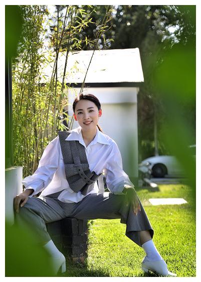 气质御姐女星陈维涵立体颜值完美身材