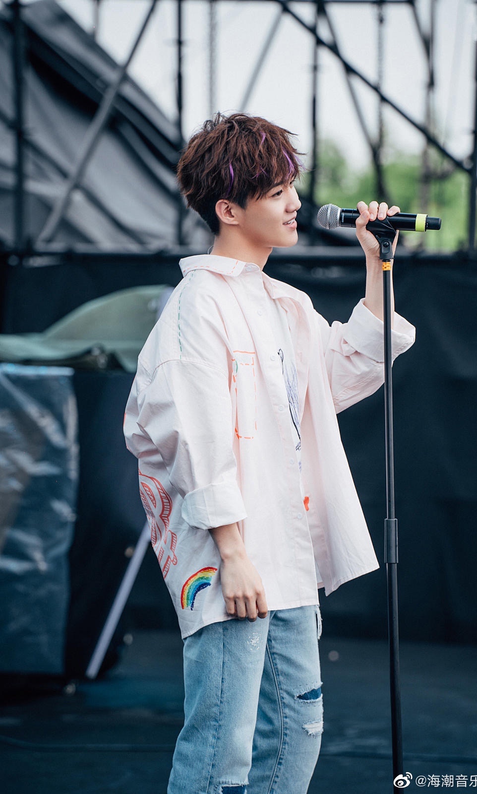 徐子未音乐节首秀落幕 连唱四首展现vocal实力