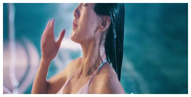 《夏洛特烦恼》中秋雅嫁给了一只"猪",现实的她嫁给了爱情