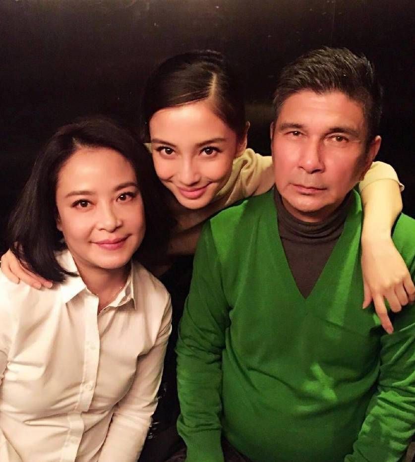 明星父母颜值有多高？胡歌爸爸绅士儒雅，赵露思爸爸酷似<a href=