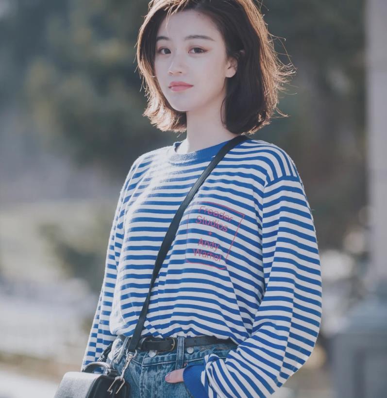 轻熟女生的知性短发发型:蓬松侧分减龄,水波纹优雅,外扣更妩媚