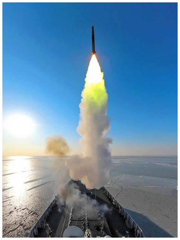 航展国产新型垂发公布4种导弹共架发射一坑四弹终实现