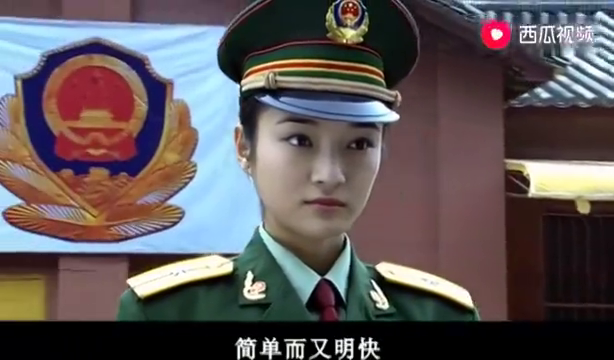 红蝎子:武警检查大巴车,女罪犯趁警察不注意,把违禁品扔河里了