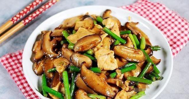 全家老少都爱吃的四道美食,上桌瞬间就抢光,快学吧|花菇|茶树菇|老