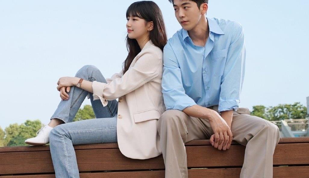 裴秀智新剧曝光,西装造型又美又飒,合影南柱赫比情侣大片还养眼