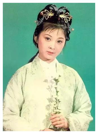 不过拍摄完林黛玉的定妆照之后,被导演看见她曾扮演秋桐,于是导演就