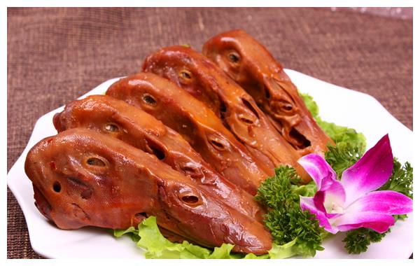 一道麻辣鸭头,腴美酥烩,香辣脆绵|鸭头|麻辣|美食_新浪新闻