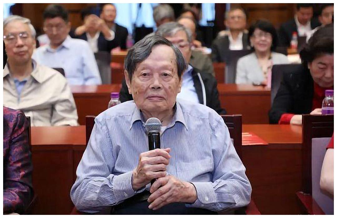 杨振宁喜迎百岁生日，45岁翁帆与其相守17年，网友慨叹：真不容易休闲区蓝鸢梦想 - Www.slyday.coM