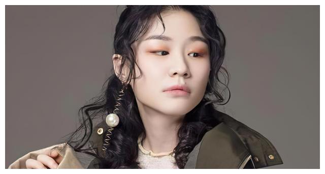 金靖平台晒照片疑似与李佳琦谈恋爱网友同居了吗