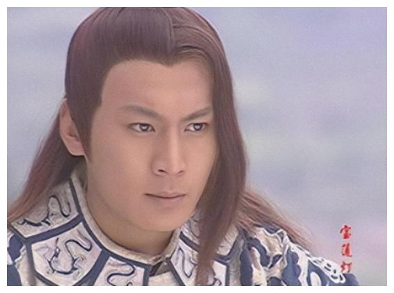 在《宝莲灯》里饰演龙王八太子《宝莲灯》,左为刘冠翔左为刘冠翔