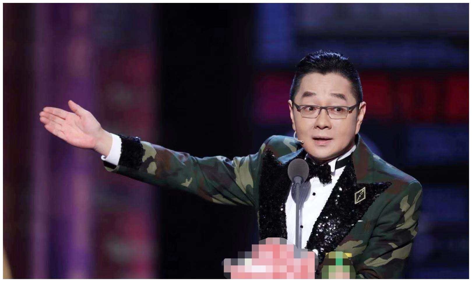 满脸胶原蛋白全消失张绍刚暴瘦老态尽显网友都是因为健身