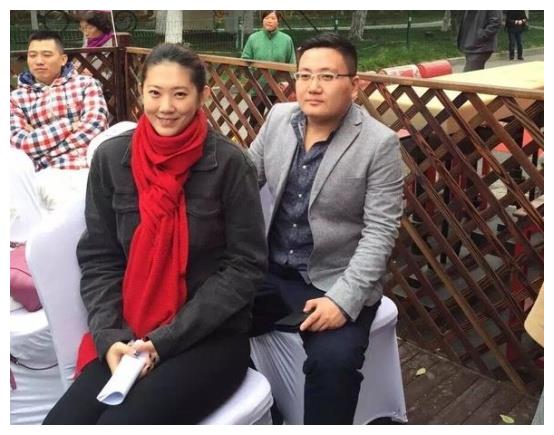 28岁的薛明身高一米九三,是女排界公认的最美的女排选手,随着生病无奈