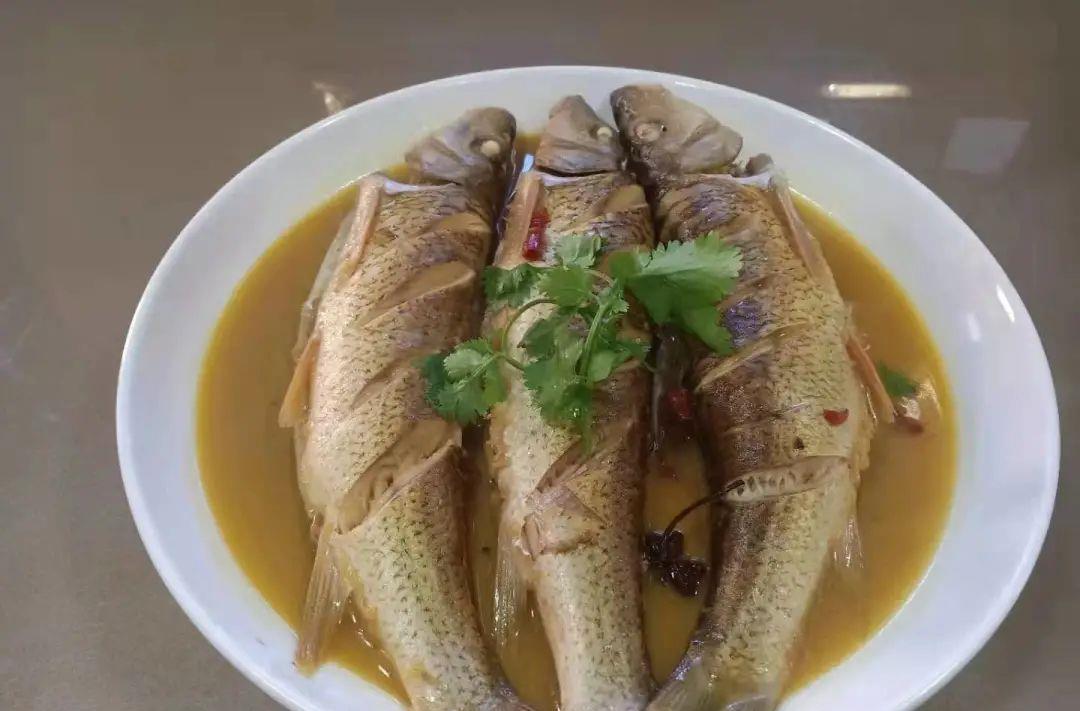 新疆冷水鱼宴图片