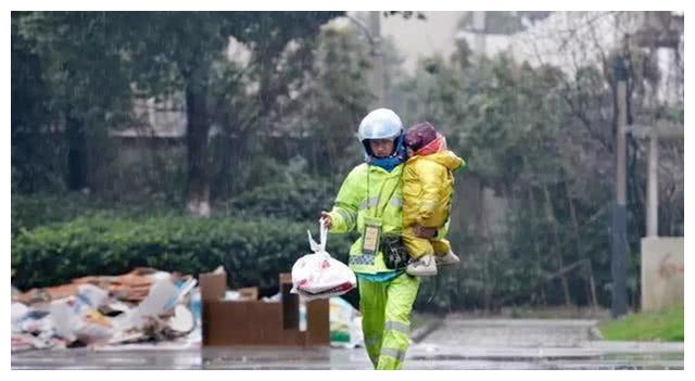 藏在外卖箱的宝宝霏儿,出生6个月跟着爸爸送外卖,如今怎样了?休闲区蓝鸢梦想 - Www.slyday.coM 藏在外卖箱的宝宝霏儿,出生6个月跟着爸爸送外卖,如今怎样了?休闲区蓝鸢梦想 - Www.slyday.coM