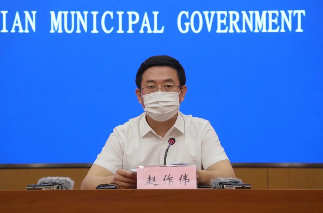 市政府副秘书长,市卫生健康委主任赵作伟,就目前大连新型冠状病毒肺炎