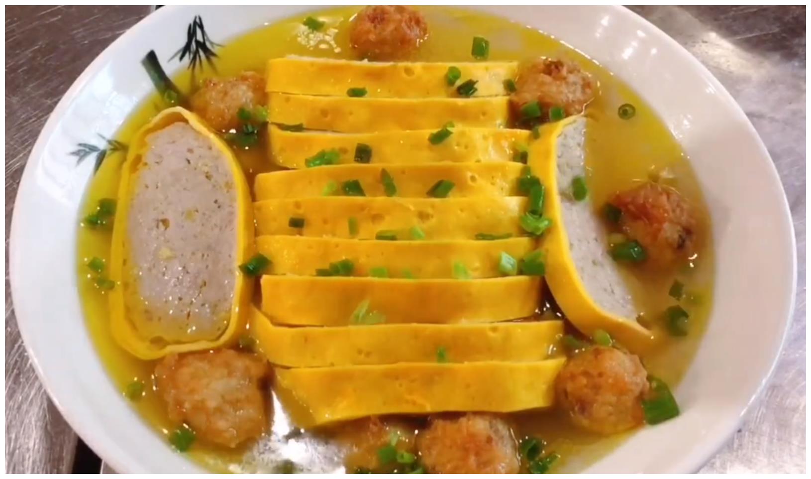 川南地区有一道传统名菜"香碗",香软嫩滑,筷子夹