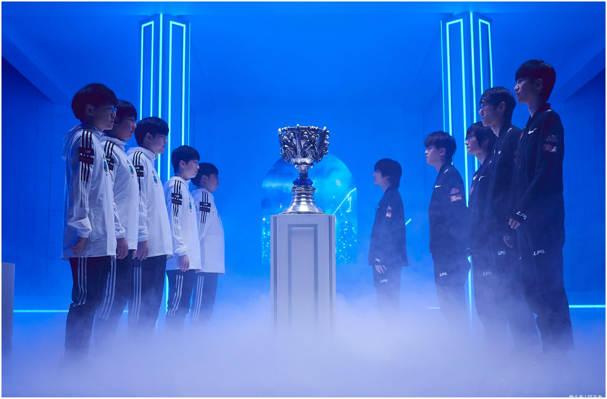 FPX陨落:从小组第二到止步16强,只用了不到8个小时!休闲区蓝鸢梦想 - Www.slyday.coM FPX陨落:从小组第二到止步16强,只用了不到8个小时!休闲区蓝鸢梦想 - Www.slyday.coM