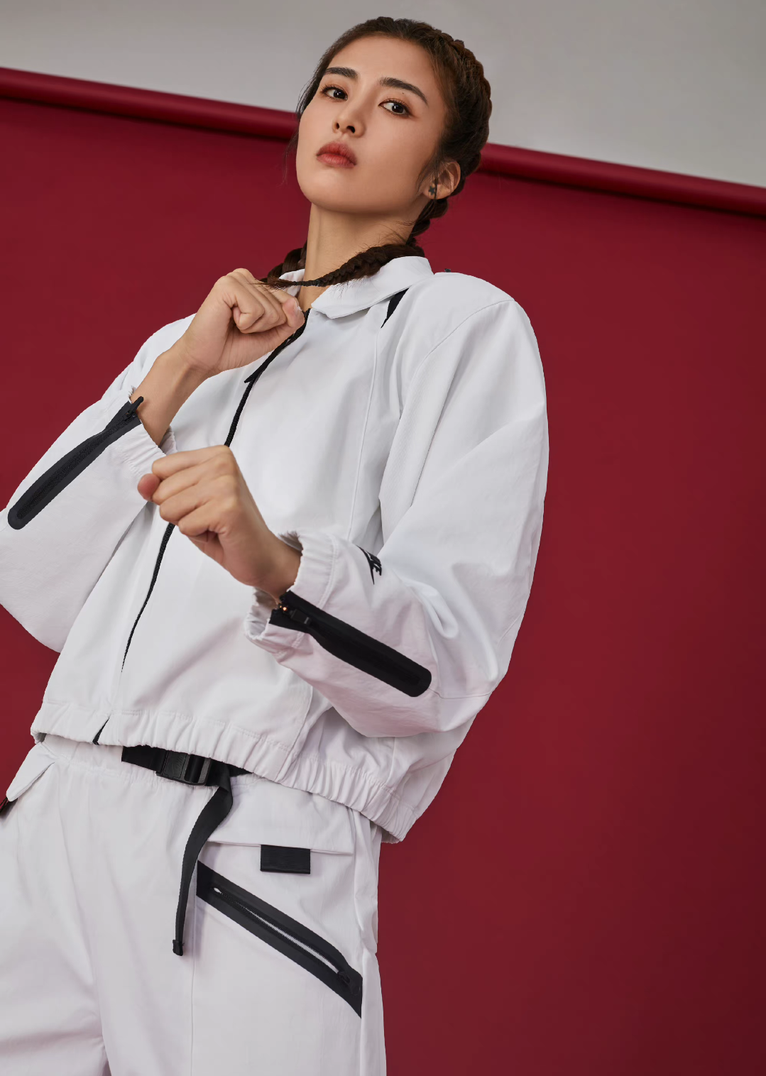 女足球员赵丽娜晒出自己休闲装的时尚写真_高清图集_新浪网