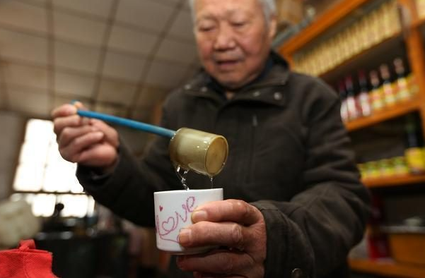 选择酒品前追本溯源，了解散酒和瓶装酒的区别，购买才更明智|散酒|瓶装酒|酒质_新浪新闻