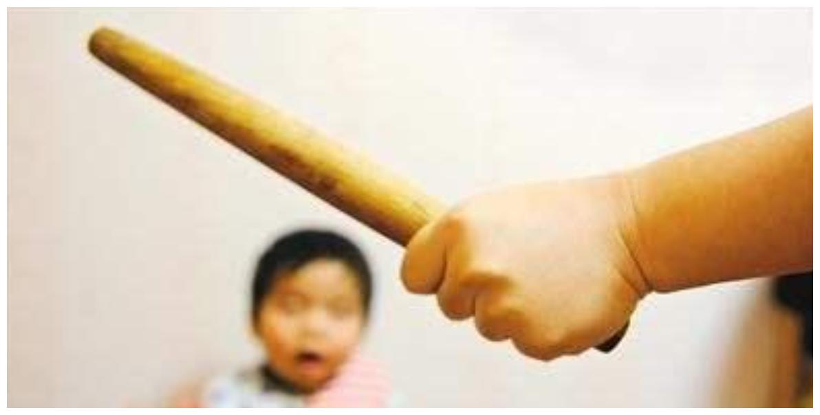 3岁孩子犯错在阳台罚站，妈妈以为在认真反省，走近一看哭笑不得休闲区蓝鸢梦想 - Www.slyday.coM