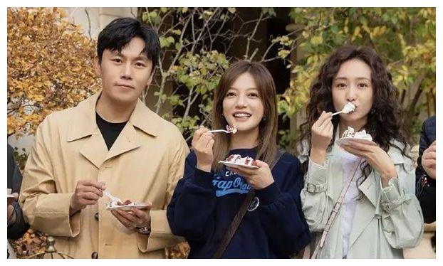 赵薇最新吃戏路透流出,饭量让秦昊一脸懵,辣眼吃相不顾女神包袱