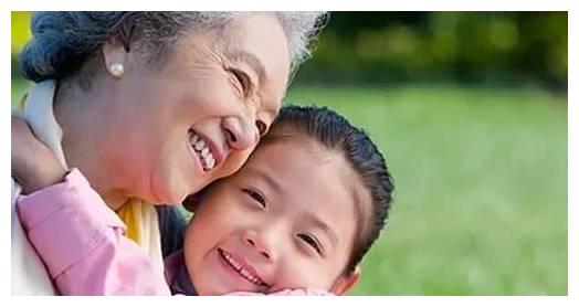 孩子地铁上没让座，被老人大骂没教养，宝妈霸气回怼被所有人夸赞休闲区蓝鸢梦想 - Www.slyday.coM