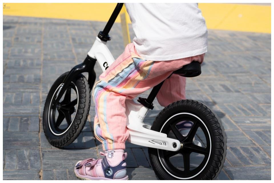 小朋友的专属平衡车座驾,驰骋户外畅快探索