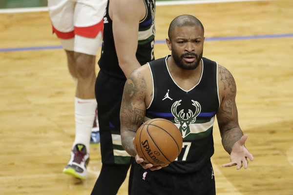 雄鹿塔克"一路淘汰"前火箭队友封王!2018年火箭首发悉数淘汰!