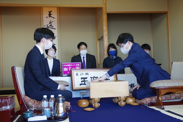 井山裕太顽强抵抗<a href=