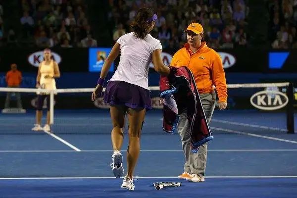 霸气仍在拼劲十足的阿扎为何法网让人记住的只是她的眼泪