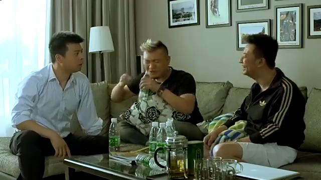 果然酒醒后方知自己酒后失言,段西风逼迫果然去向杨桃道歉