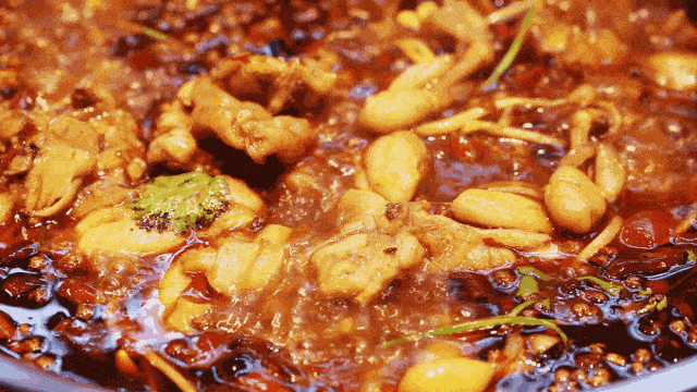 牛蛙不限量!吃到扶墙吃到爽!四人以上免锅底