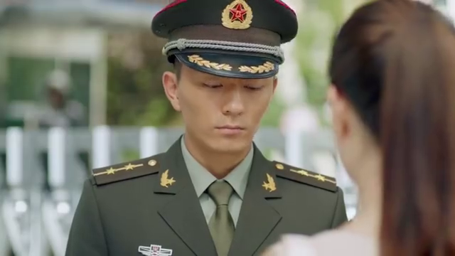 热血尖兵:小武卧底归来,荣立三等功还收获了爱情,太幸福了