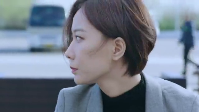 晓琪带锥子吃汉堡,看着锥子狼吞虎咽的模样,晓琪不禁红了眼眶!